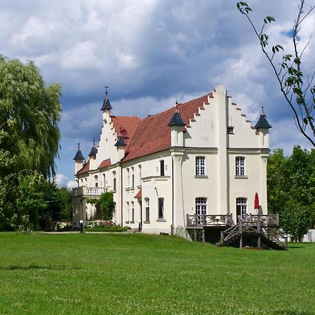 Gutshaus Penzlin Villa Meyenburg  Ngoại thất bức ảnh