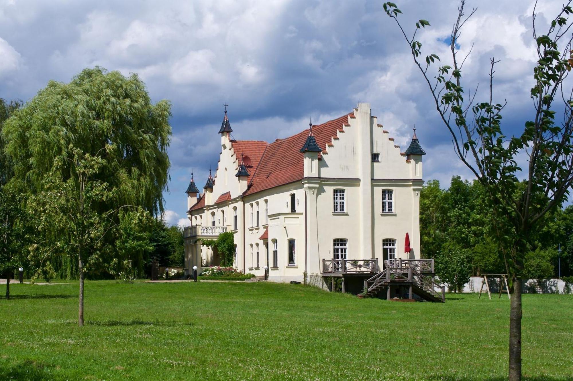 Gutshaus Penzlin Villa Meyenburg  Ngoại thất bức ảnh