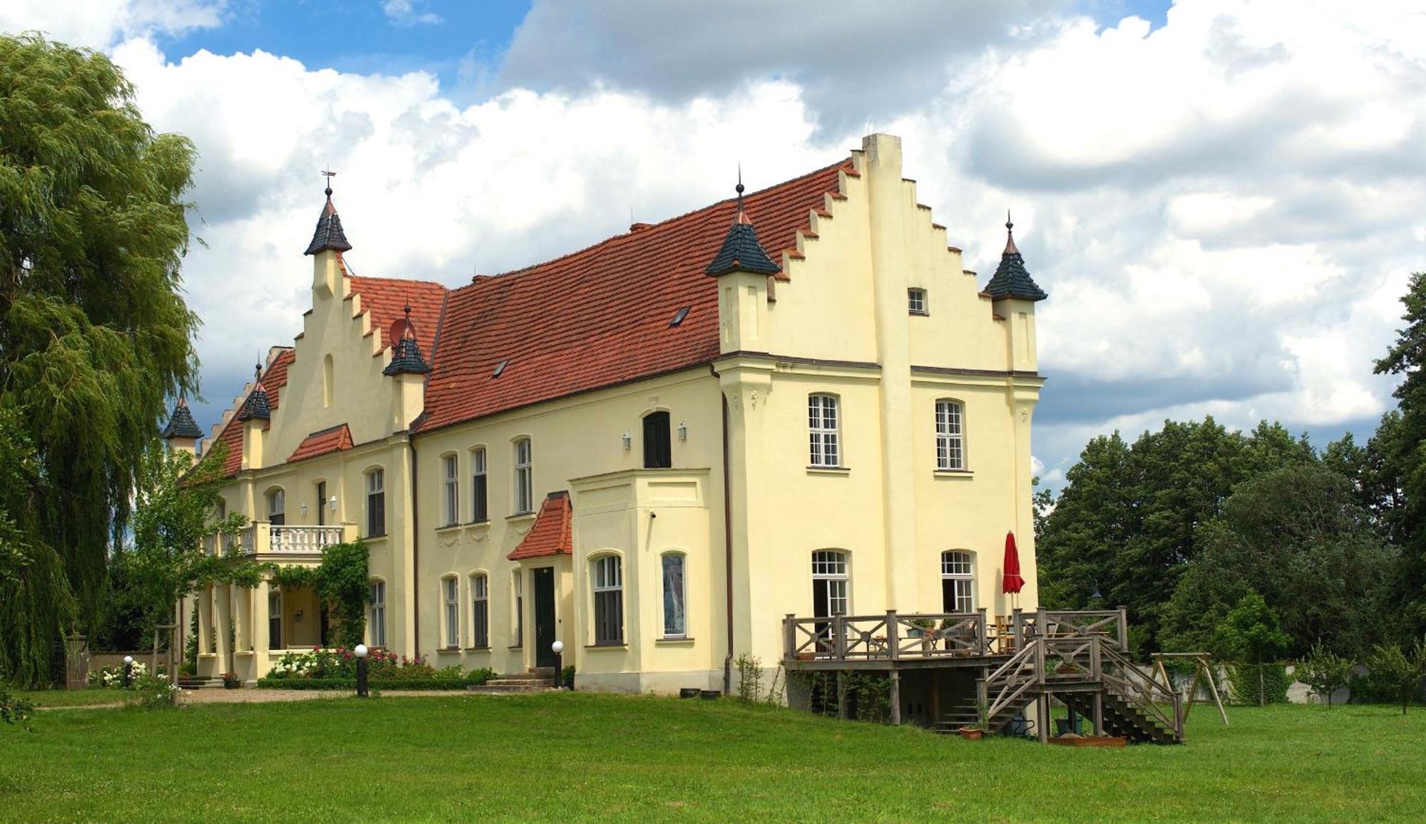 Gutshaus Penzlin Villa Meyenburg  Ngoại thất bức ảnh